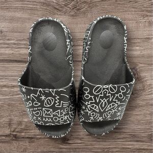 Doodle Print Platform Slides Graffiti Flip Flops Beach Pool Size 6
